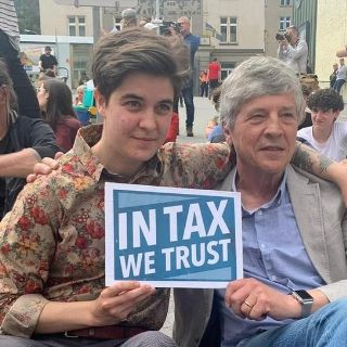 Davos: millonarios exigen pagar más impuestos