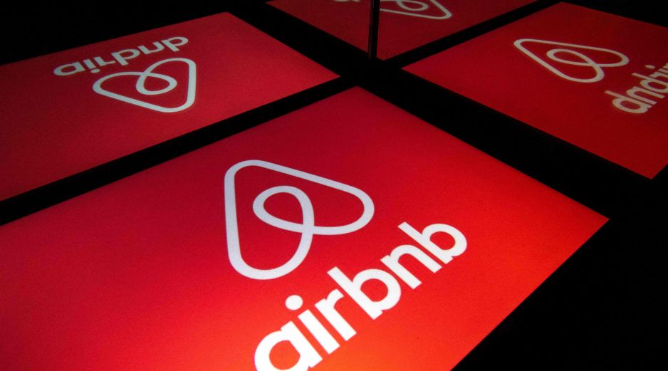 Airbnb planea terminar sus operaciones en China para centrarse en ofrecer alojamientos a los viajeros chinos que salgan del país. AFP/ARCHIVO