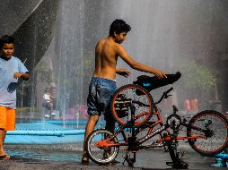 Se recomienda a la población tomar medidas preventivas como evitar la exposición prolongada a la radiación solar, hidratarse adecuadamente y poner especial atención a enfermos crónicos, niños y adultos mayores. EL INFORMADOR / ARCHIVO