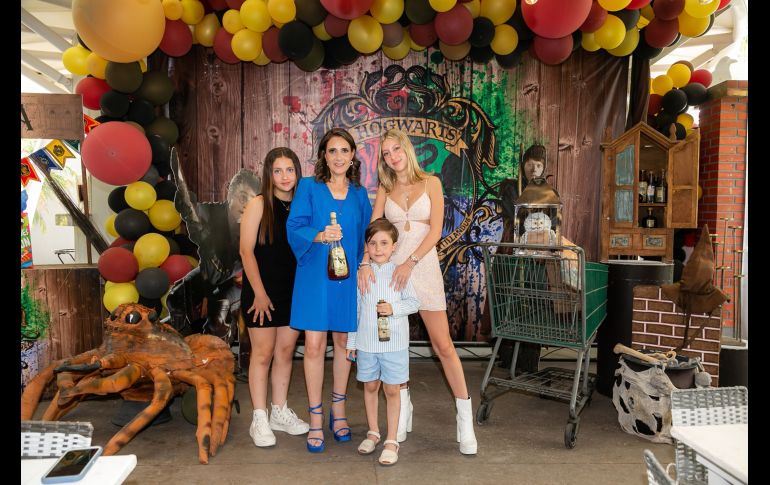 Alexa Castro, Euri Castro, Elena Castro y Víctor Castro. GENTE BIEN JALISCO/Jorge Soltero