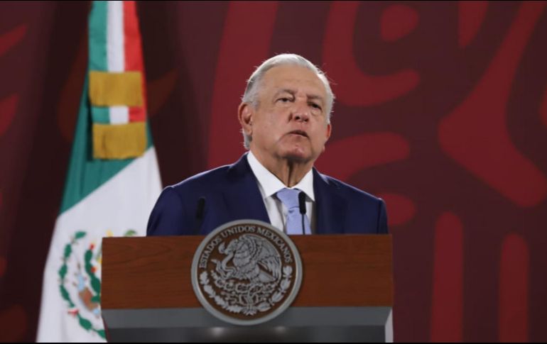 López Obrador señala que está pensando en qué invertirá el monto económico que recibirá por parte de la editorial que publicó su libro. SUN / F. Rojas