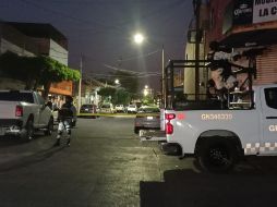 Homicidio en el cruce de las calles San Gabriel y Prudencia. Los asesinos descendieron de un auto blanco y dispararon contra la víctima para después huir del lugar. ESPECIAL