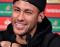 "Por ahora no me ha llegado ninguna información, pero por mi parte, la verdad es que me quedo", declaro Neymar.  EFE/ARCHIVO