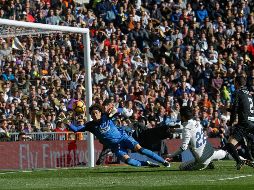 Guillermo Ochoa no descendió una, sino dos veces durante su paso por Europa, la última con el Granada de la Liga de España. AP / ARCHIVO