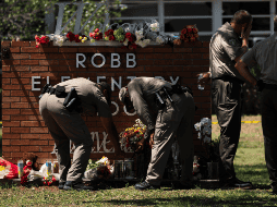 El tiroteo en la escuela de Texas dejó 21 muertos,19 menores y dos maestros. AP / J. Hong