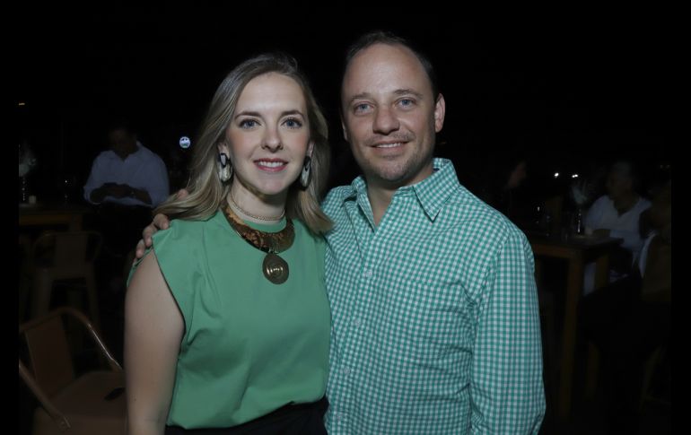 Lisette Olavarrieta Y Gabriel Robles.