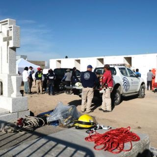 Van 102 cuerpos recuperados en exhumación masiva en Panteón de Coyula