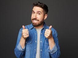 Álex Fernández conduce 