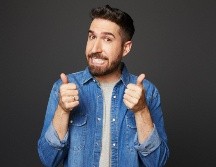 Álex Fernández conduce 