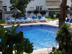 En la zona metropolitana de Monterrey hay un sector de entre 25% y 30% de la población que ha incrementado su consumo al regar sus jardines y llenar albercas. EFE / ARCHIVO