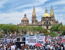 En el contingente, los alumnos portaban pancartas con mensajes para defender el presupuesto de la UdeG, y de reclamo hacia el gobernador. EL INFORMADOR / A. Camacho