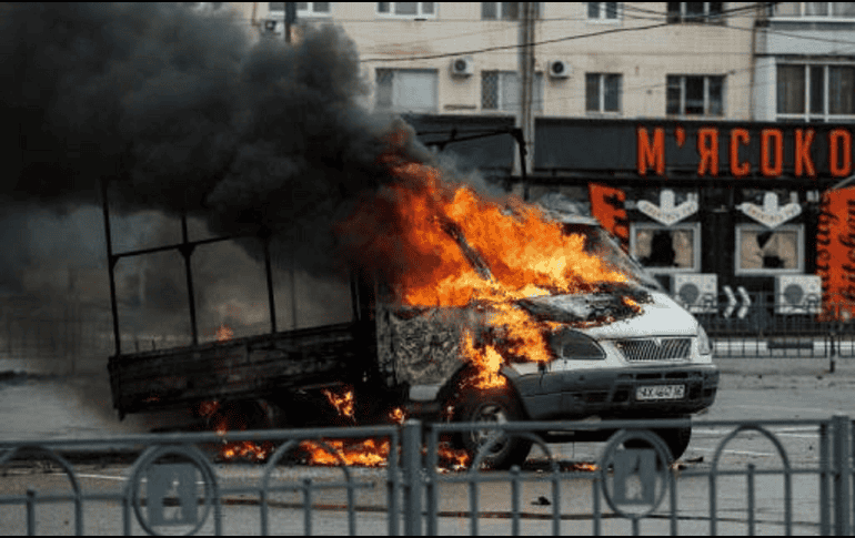Mueren nueve personas tras bombardeos en la ciudad de Járkov, Ucrania. EFE/Esteban Biba