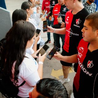 Filtros en puertas retrasaron la entrada al Estadio Jalisco