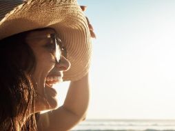 Un índice UV superior a 3 indica niveles en los que podría producirse una exposición solar dañina y quemaduras solares, según la OMS. GETTY IMAGES /