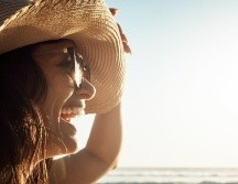 Un índice UV superior a 3 indica niveles en los que podría producirse una exposición solar dañina y quemaduras solares, según la OMS. GETTY IMAGES /