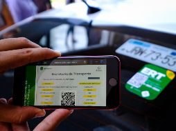 El código QR lo portarán los vehículos en la parte delantera y trasera de los automóviles. ESPECIAL