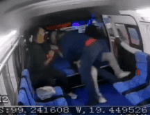 Pasajeros de combi somenten asaltante en Naucalpan, Estado de México. ESPECIAL