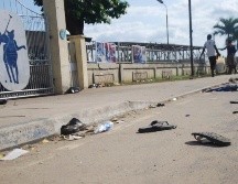 Socorristas lograron sacar los cadáveres de las personas pisoteadas y llevarlos a la morgue. AP