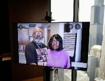 Veldarin Jackson al lado de Janice Reed, una de las tres víctimas de las alturas temperaturas. AP/Chicago Tribune/J. Osorio