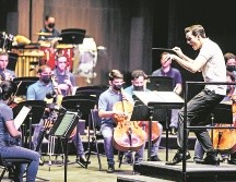 Su primer álbum se compone de 13 temas enfocados en enaltecer la identidad mexicana. ESPECIAL