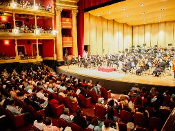 El público se dispuso a pasar un momento agradable con el programa que abría con el estreno en México de 