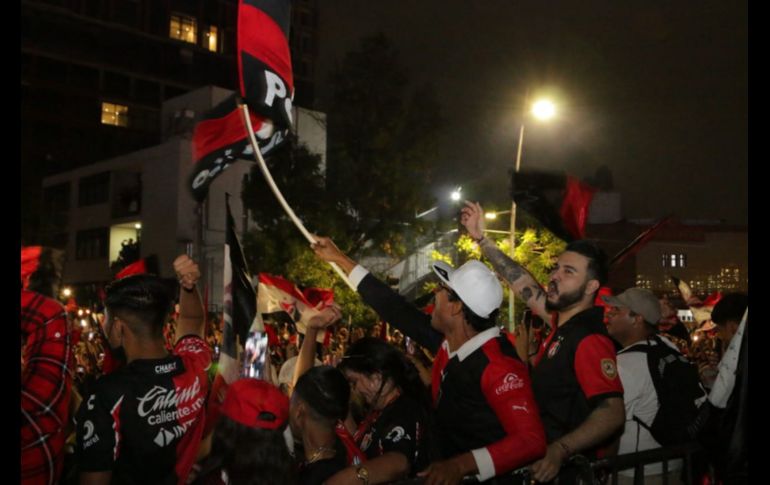 Los rojinegros en la Glorieta de los Niños Héroes. Fotos: Cortesía de la Policía de Guadalajara
