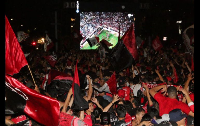 Los rojinegros en la Glorieta de los Niños Héroes. Fotos: Cortesía de la Policía de Guadalajara