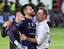 Diego Cocca celebrando con Camilo Vargas. IMAGO7