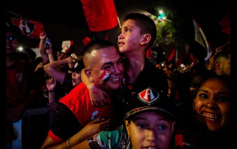 Rojinegros festejando en Guadalajara el triunfo en el Clausura 2022. EL INFORMADOR/ G. GALLO