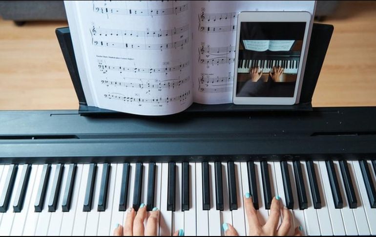 Al aprender algo nuevo, como una canción en el piano, es más eficiente tomar descansos breves que practicar sin parar hasta el agotamiento. GETTY IMAGES