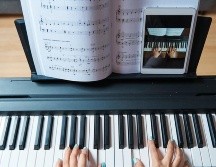 Al aprender algo nuevo, como una canción en el piano, es más eficiente tomar descansos breves que practicar sin parar hasta el agotamiento. GETTY IMAGES