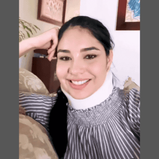 Geraldine Ponce reaparece con collarín tras accidente