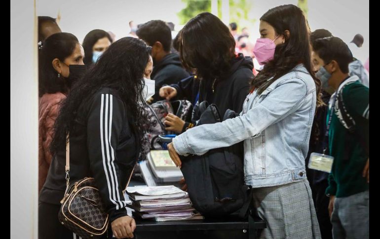 La revisión ocurre luego de que un estudiante introdujera un arma de fuego al plantel y amenazara con agredir a sus compañeros y maestros. SUN / D. Simón