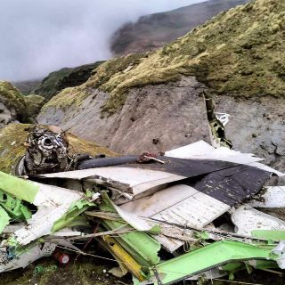 Nepal: Hallan restos de avión desaparecido; confirman 21 muertos