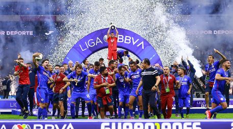 Tuvieron que pasar ocho mil 575 días (23 años y cinco meses) y seis subcampeonatos, para que el Cruz Azul consiguiera su ansiado noveno título. IMAGO7 / ARCHIVO