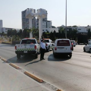 Zapopan: Bloquean un tramo de Periférico en protesta por la desaparición de un joven