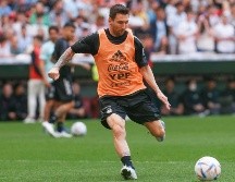 Lionel Messi culminó sus declaraciones asegurando que aunque Argentina atraviesa un gran momento, no son ni mucho menos favoritos para levantar la Copa del Mundo en Qatar 2022. EFE/M. TOÑA