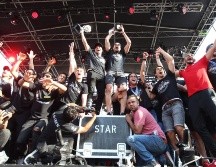 Jugadores, cuerpo técnico y directivos del Atlas ya festejan con su gente. EL INFORMADOR/A. CAMACHO