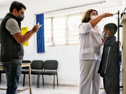 Toman más de siete mil muestras a alumnos de planteles cercanos al río Santiago. ESPECIAL