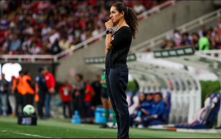 De los tres títulos oficiales con los que cuenta Chivas en el futbol femenil, dos de ellos los ha conseguido a costa de Eva Espejo. IMAGO7