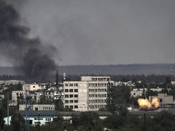 Los bombardeos continúan en la ciudad ucraniana de Severodonetsk, y piden a los pobladores extremar precauciones. AFP/A. Messinis