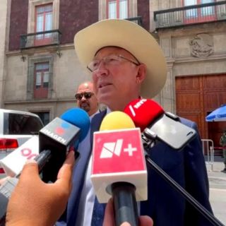 López Obrador recibe en Palacio Nacional a Ken Salazar y a empresarios de EU