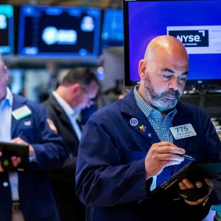 Wall Street cierra en rojo y el Dow Jones baja un 0.67 %