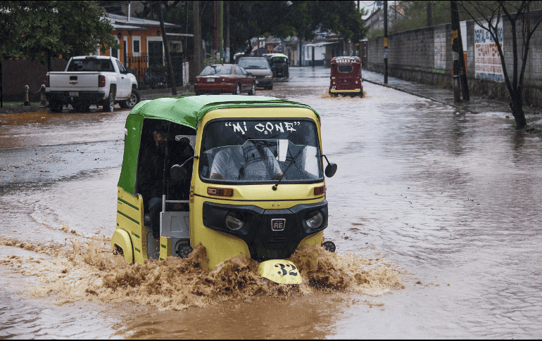 Suman cuatro muertos en Oaxaca tras el paso del meteoro. ESPECIAL