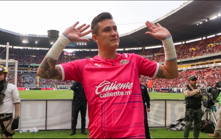 Raúl Gudiño no llegó a un acuerdo con la directiva de Chivas para renovar su contrato. IMAGO7