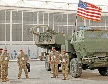 La batería Himars tiene un alcance entre 70 y 80 kilómetros. Cada carga es de seis misiles y se operan desde una unidad móvil.  AFP