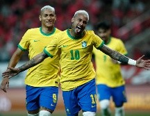 Neymar marcó dos goles de penalti a los minutos 42 y 57.  EFE / J. Heon-Kyun
