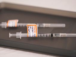 Detallan que el gobierno de Joe Biden tiene un suministro inicial de 10 millones de dosis disponibles para niños menores de cinco años. AP/ARCHIVO