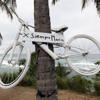 La bicicleta blanca, más que un homenaje a los ciclistas fallecidos