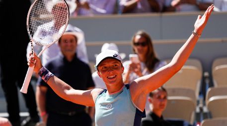 Iga Swiatek llegará a 35 victorias consecutivas si vence este día en la final de Roland Garros a la estadounidense Coco Gauff. AP/M. Euler